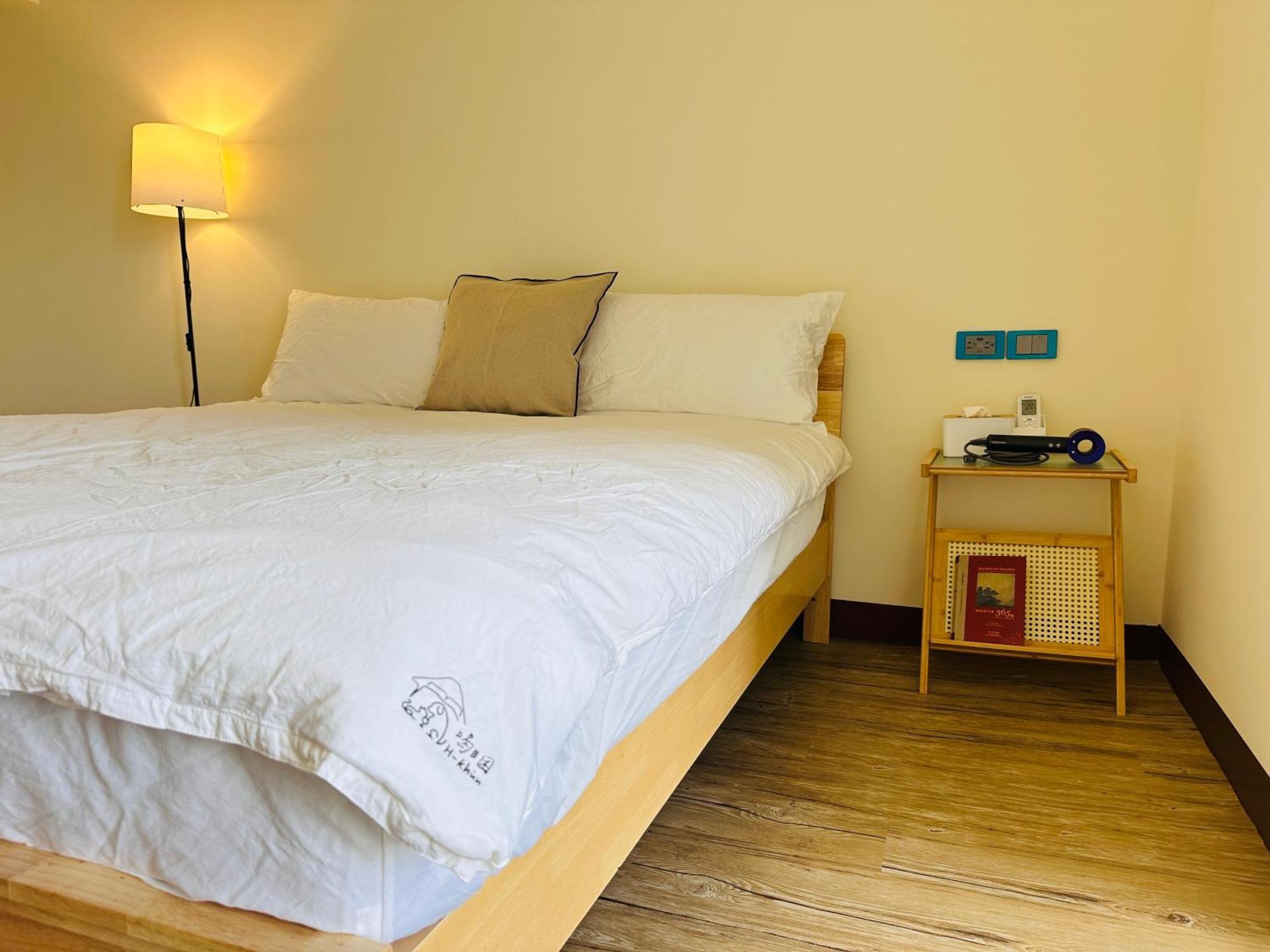 H-Khun Apartment Donggang Exterior photo